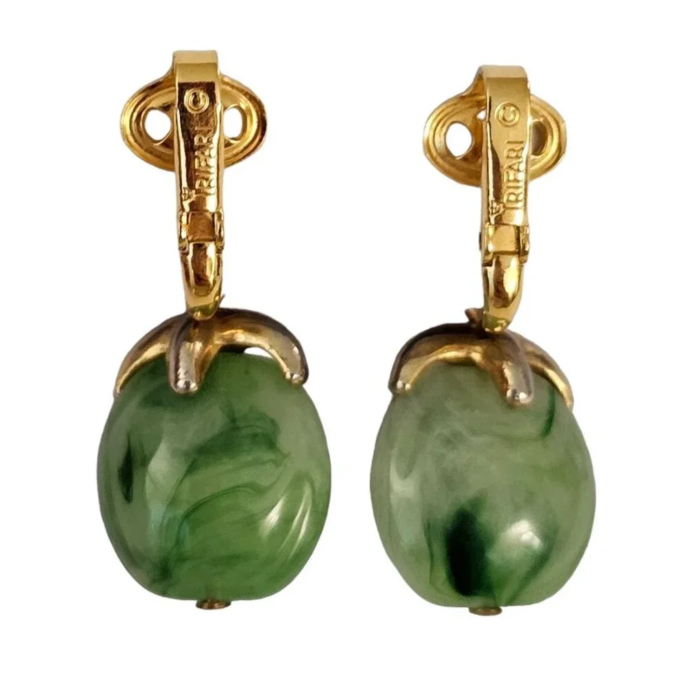 Trifari Gold Tone Green Marbled Resin Lucite Dangle Clip-On Earrings, Signed L82 - Picture 5 of 10